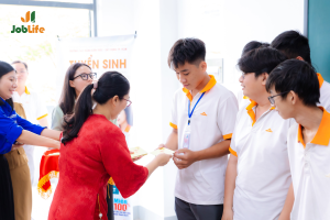 Uu dai hoc phi nganh Cham soc sac dep 2026 cho tan sinh vien