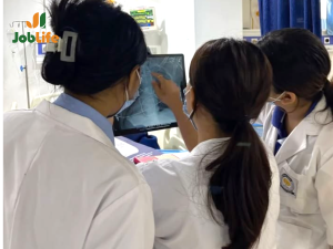 Sinh vien Cao dang Y Duoc Hong Duc thuc hanh tai benh vien